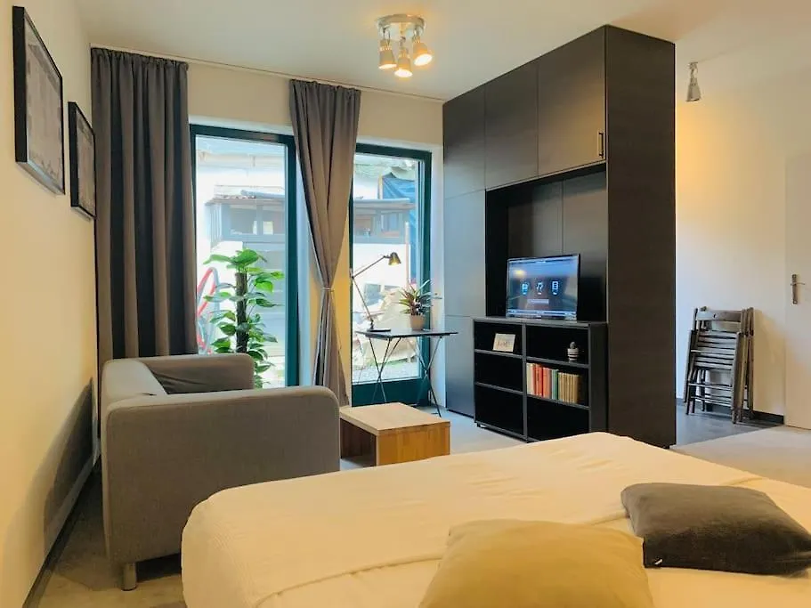 Cozy Friendly Place With Free Parking Prag