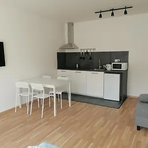 Brand New #51 With Free Secure Parking In The Center Apartment
